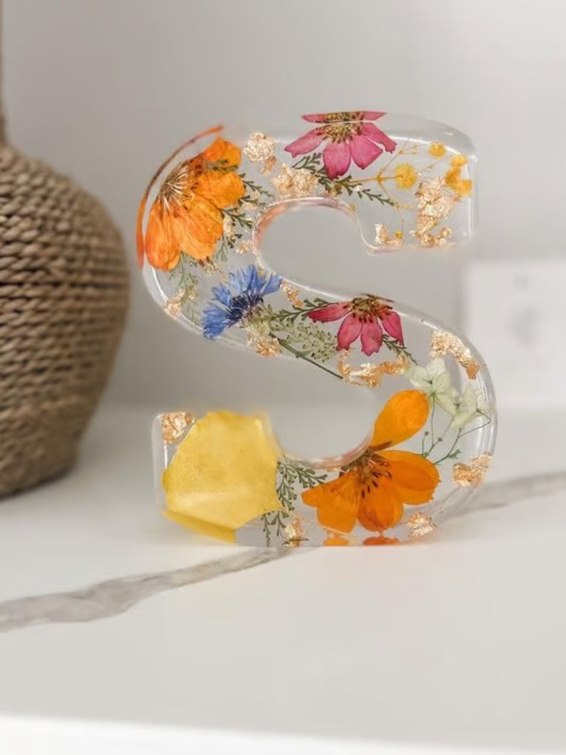 Handmade Floral Resin Night Light ~ Bring artistic light to your home effortlessly