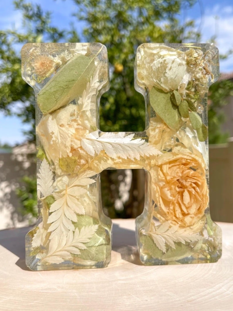 Handmade Floral Resin Night Light ~ Bring artistic light to your home effortlessly